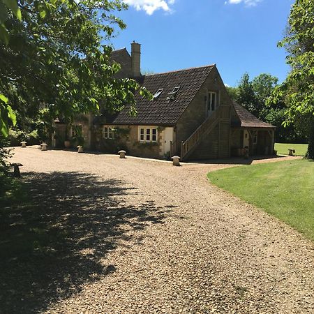 Great Ashley Farm Bed And Breakfast & Shepherds Huts Bradford-On-Avon Kültér fotó