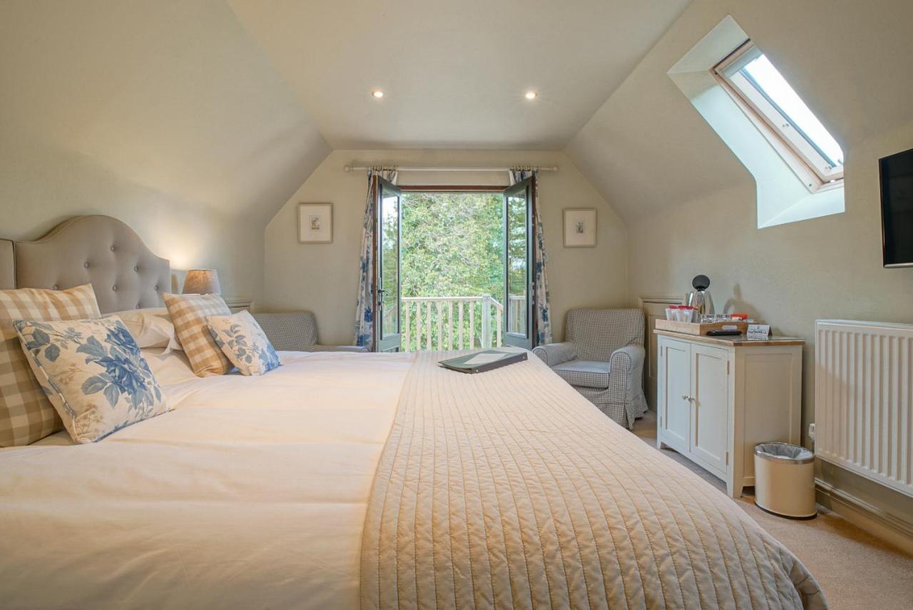 Great Ashley Farm Bed And Breakfast & Shepherds Huts Bradford-On-Avon Kültér fotó