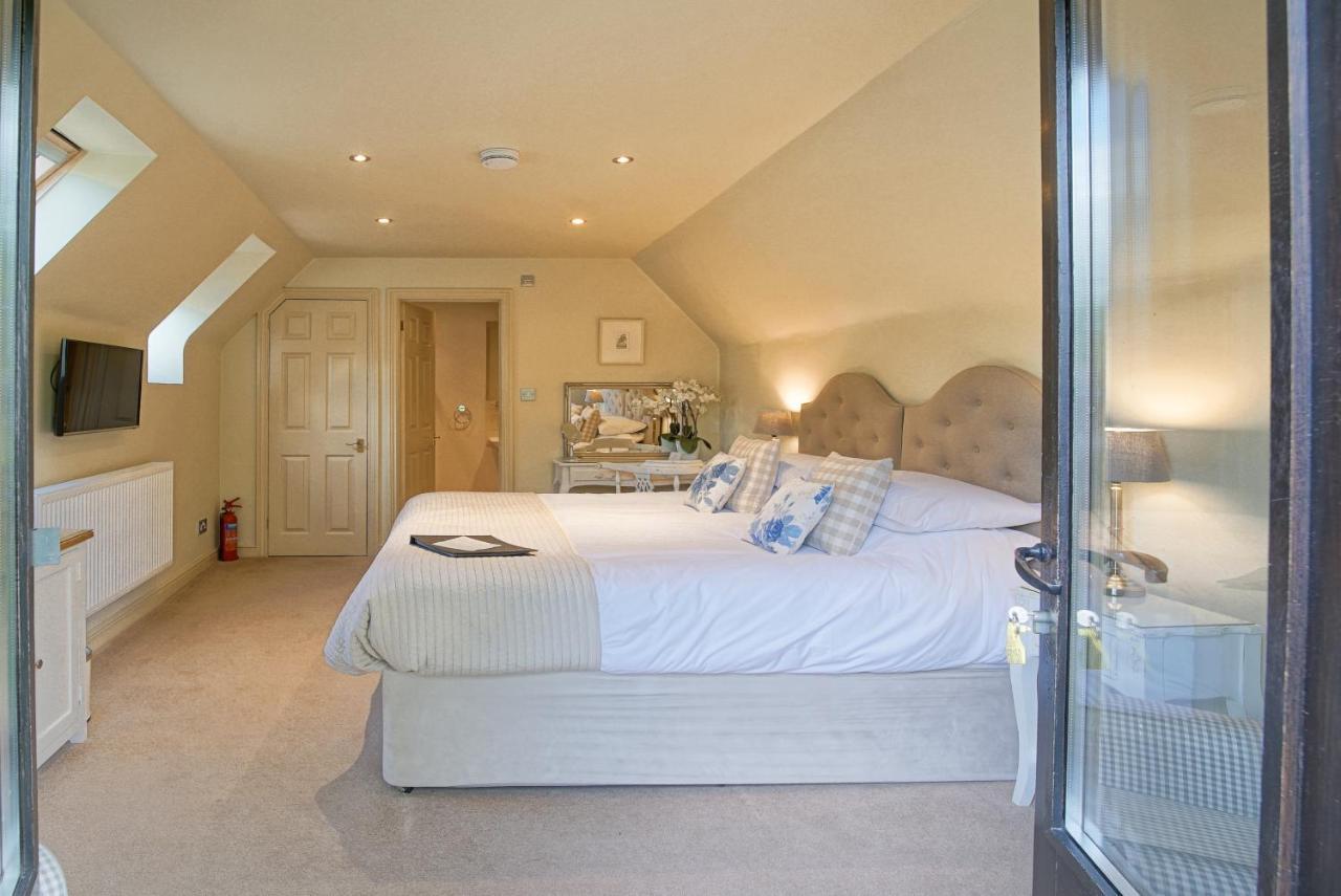 Great Ashley Farm Bed And Breakfast & Shepherds Huts Bradford-On-Avon Kültér fotó