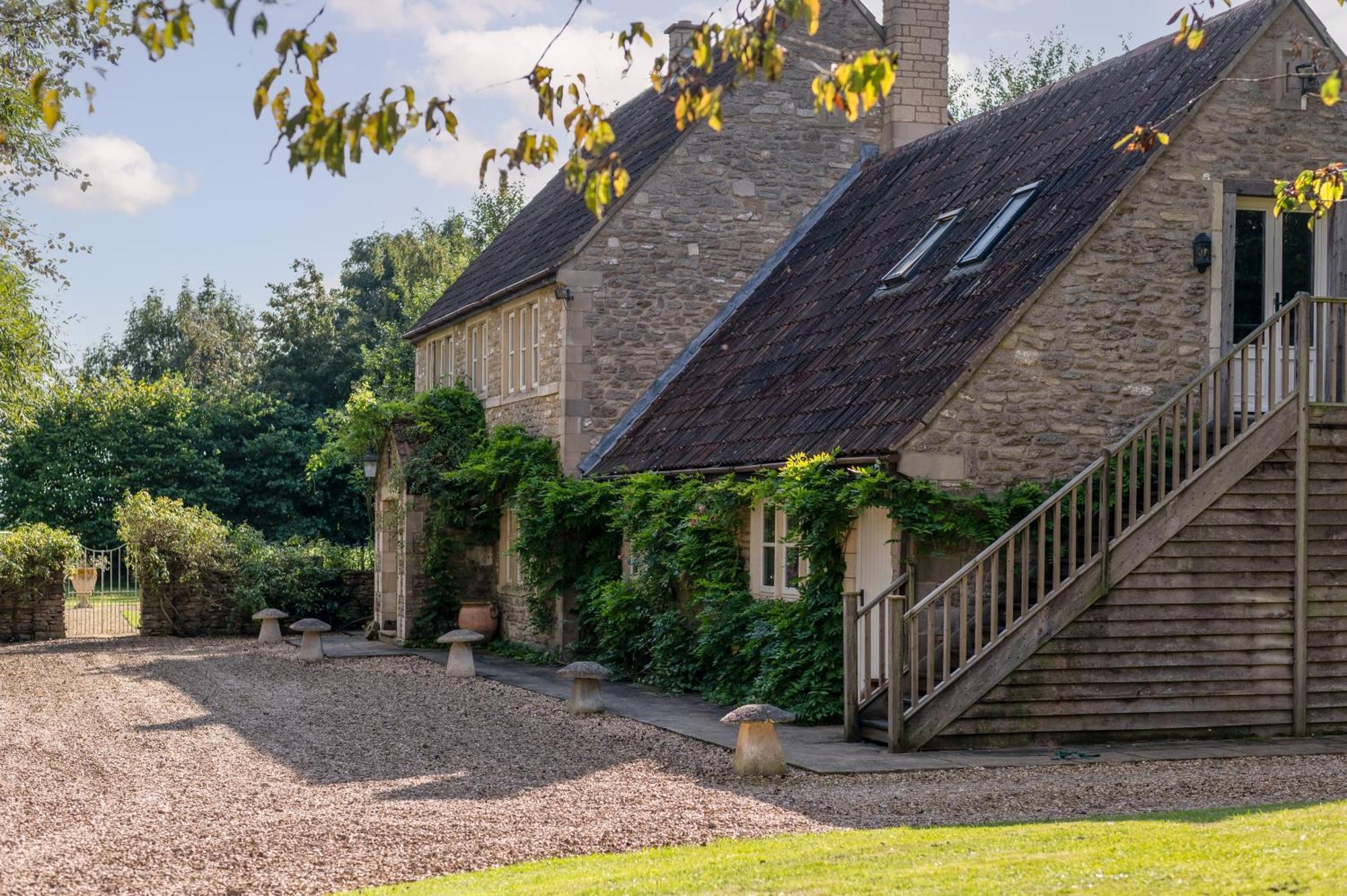 Great Ashley Farm Bed And Breakfast & Shepherds Huts Bradford-On-Avon Kültér fotó