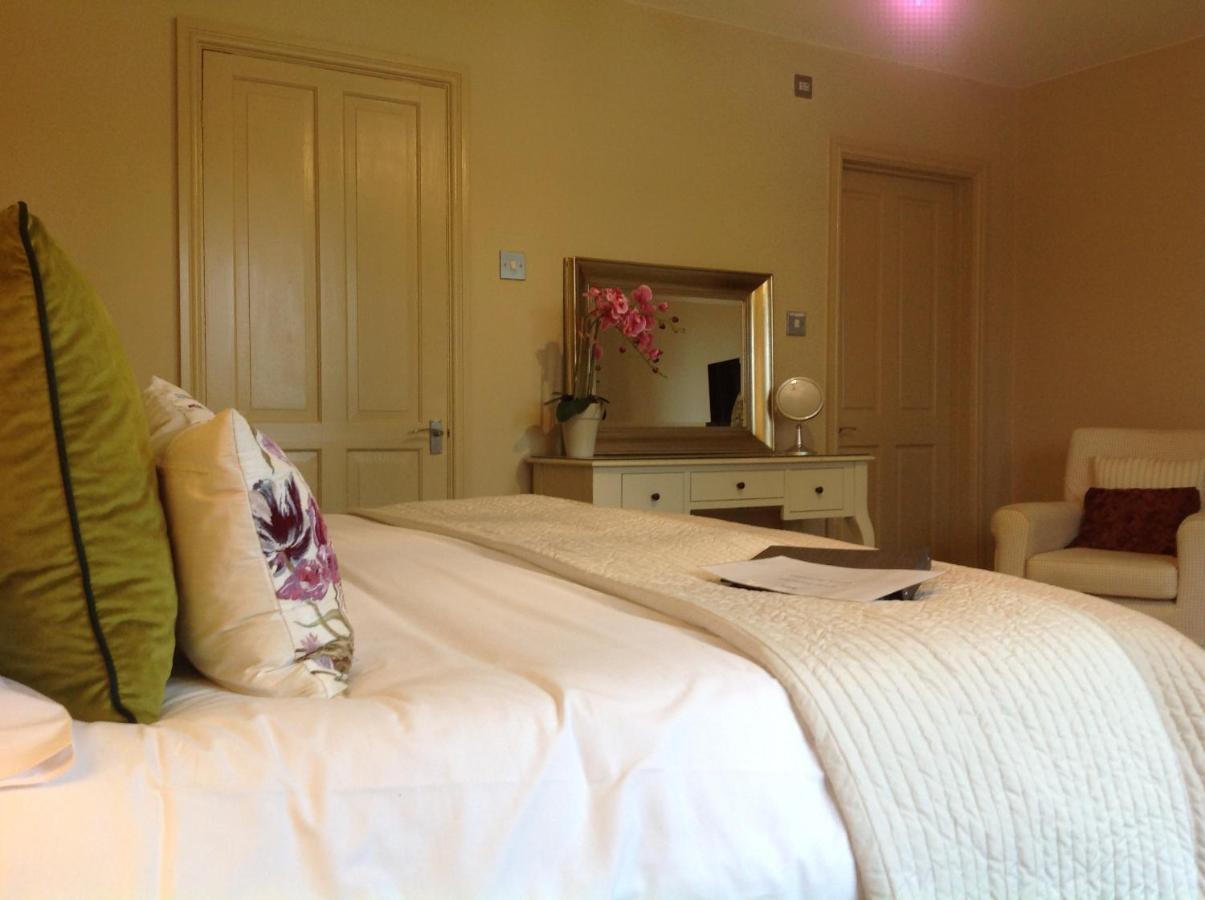 Great Ashley Farm Bed And Breakfast & Shepherds Huts Bradford-On-Avon Kültér fotó