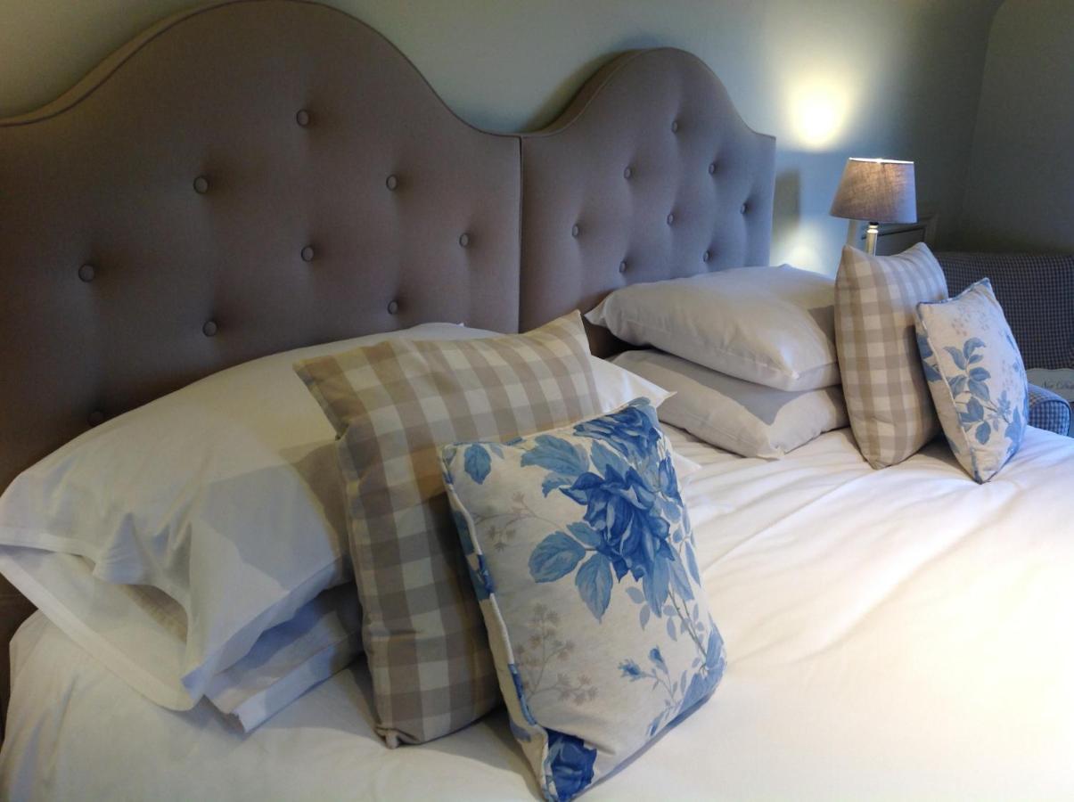 Great Ashley Farm Bed And Breakfast & Shepherds Huts Bradford-On-Avon Kültér fotó
